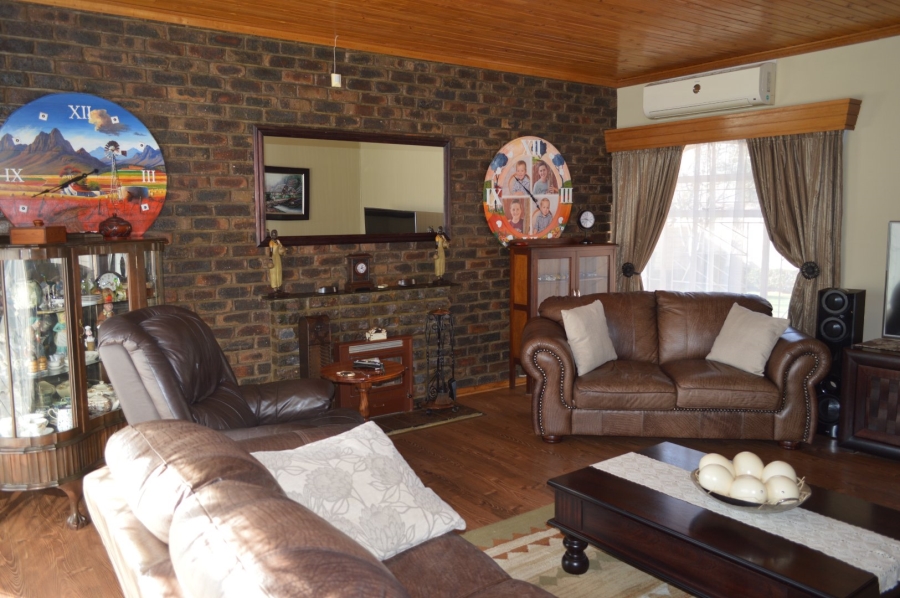 6 Bedroom Property for Sale in Flamwood North West